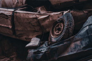 Coche ocasion destrozado desguace e inundado
